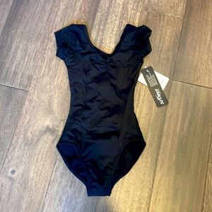 NWT girls black shirt sleeve leotard, size 6x-7